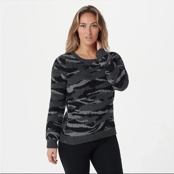 Barefoot Dreams Black Camo CozyChic Seaside Crewneck Pullover Sweater Size Small - Picture 9 of 9